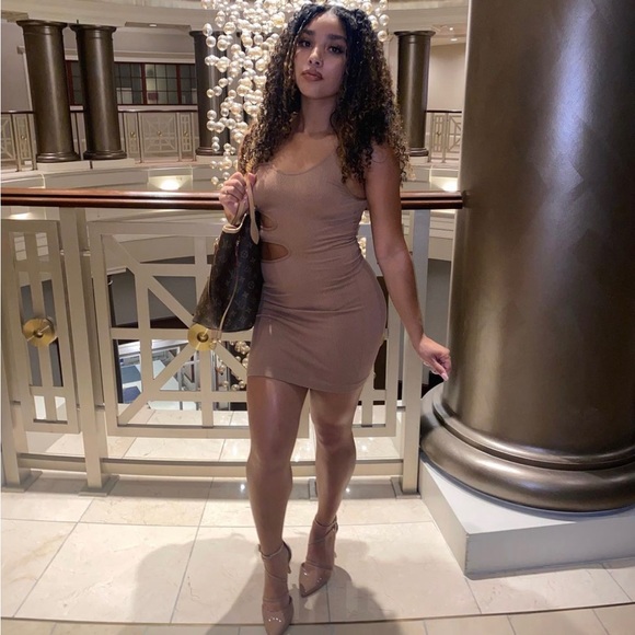 Tan cut out dress - Picture 2 of 5